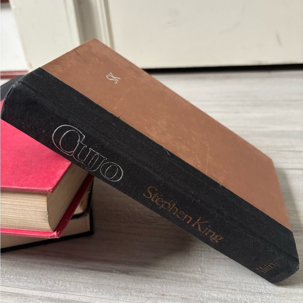 Stephen King 'Cujo' Hardcover Book